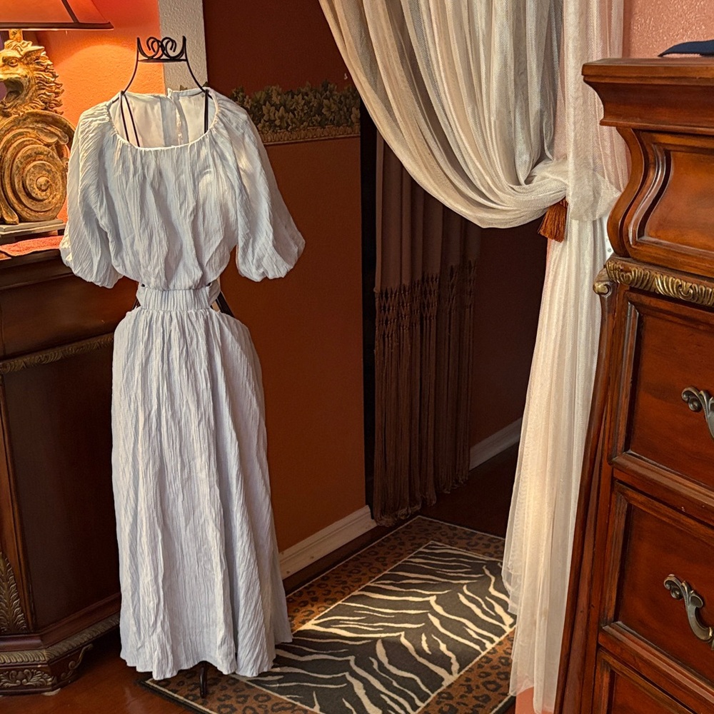 HYFVE White Backless Women's Dress